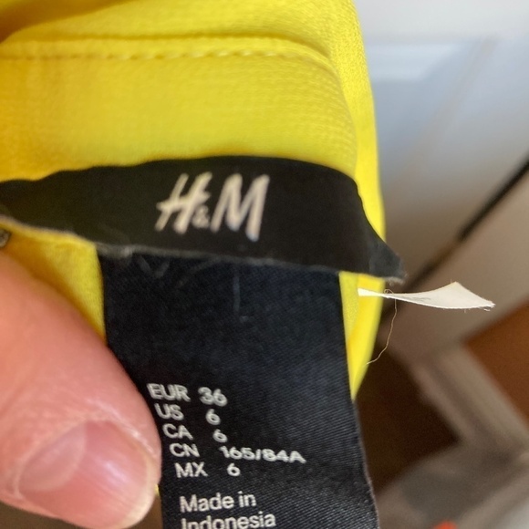 H&M SIZE 6 SHEER BRIGHT YELLOW BUTTON DOWN SHIRT - Picture 5 of 6